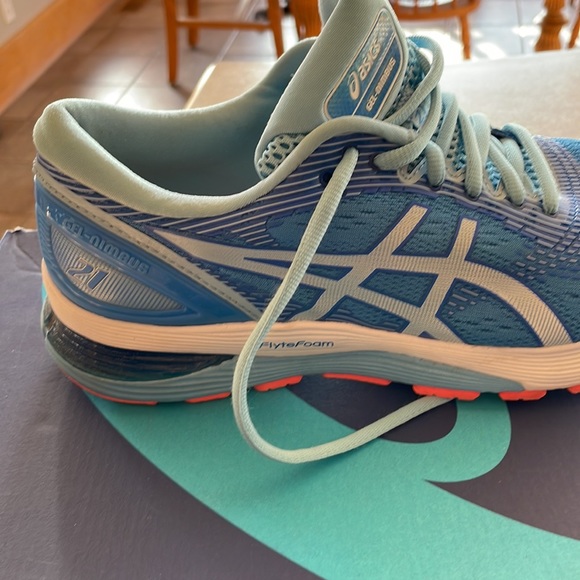 Running Shoes - Picture 6 of 6